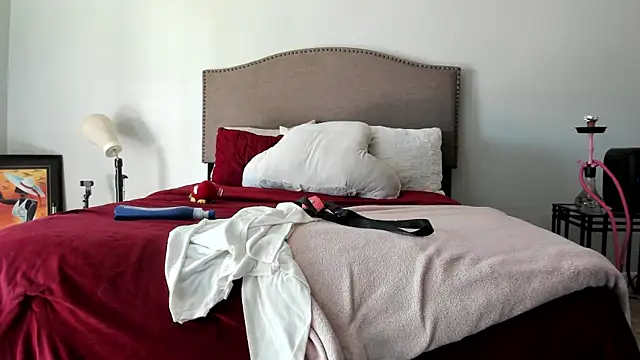 yiauana online show from 09/08/25, 08:41