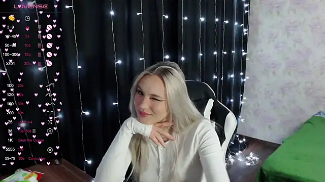 Snapshot of VikaPowers chatting on 02/12/25, 10:48 VikaPowers online show from 02/12/25, 10:48