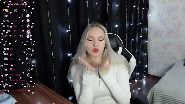 Snapshot of VikaPowers chatting on 03/08/25, 08:25 VikaPowers online show from 03/08/25, 08:25