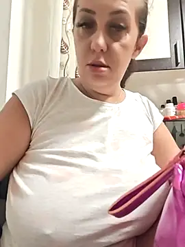 AvaLloyd online show from 10/06/25, 02:42