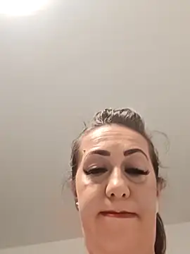 AvaLloyd online show from 10/31/25, 03:29