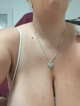 AvaLloyd online show from 11/14/25, 01:48