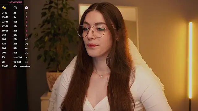 Ester Hill online show from 11/18/25, 01:11