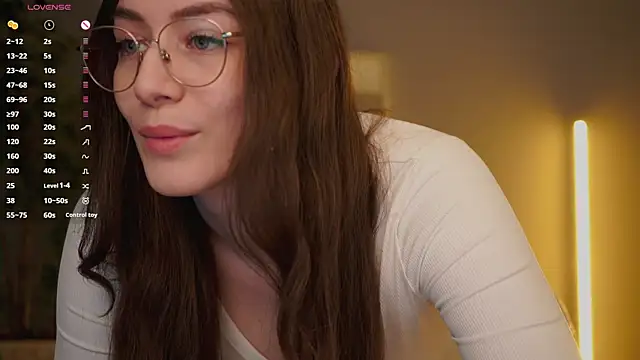 Snapshot of Ester_Hill chatting on 04/06/26, 04:46 Ester Hill online show from 04/06/26, 04:46