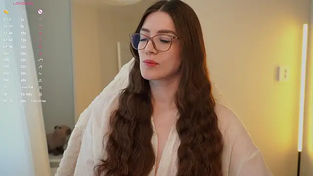 Snapshot of Ester_Hill chatting on 06/19/26, 04:06 Ester Hill online show from 06/19/26, 04:06