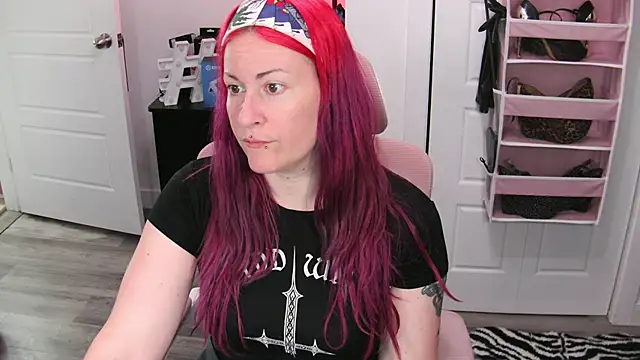 Snapshot of gennyrock chatting on 06/13/26, 12:47 gennyrock online show from 06/13/26, 12:47
