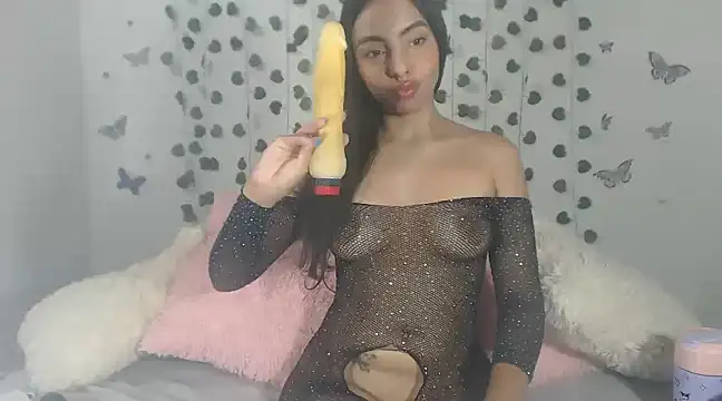 Snapshot of Selena_v chatting on 01/15/25, 06:43 Selena v online show from 01/15/25, 06:43