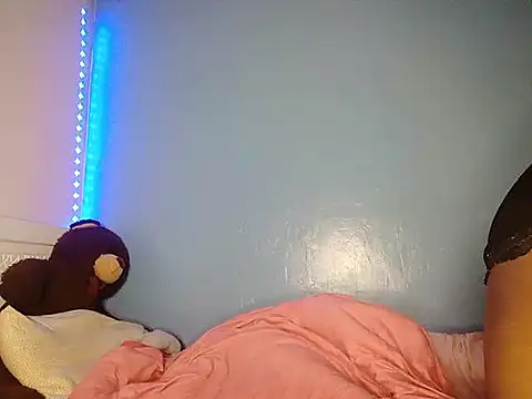 Snapshot of cyberbunnie chatting on 03/18/25, 02:15 cyberbunnie online show from 03/18/25, 02:15