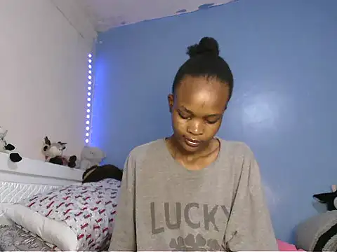 Snapshot of cyberbunnie chatting on 11/18/25, 11:47 cyberbunnie online show from 11/18/25, 11:47