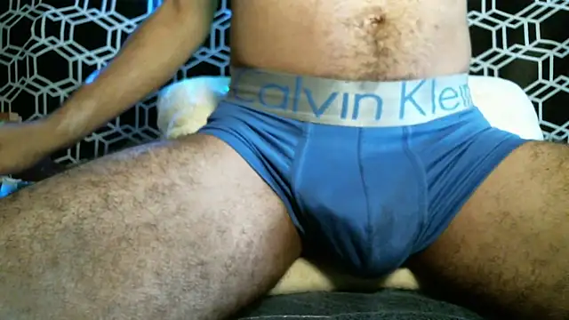 Snapshot of Sir-meltsclearrockzalot chatting on 03/23/26, 03:49 Sir-meltsclearrockzalot online show from 03/23/26, 03:49