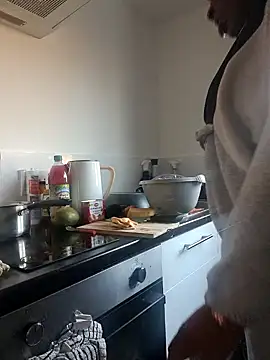 Snapshot of Bali_baddie_x chatting on 01/11/25, 03:31 Bali baddie x online show from 01/11/25, 03:31