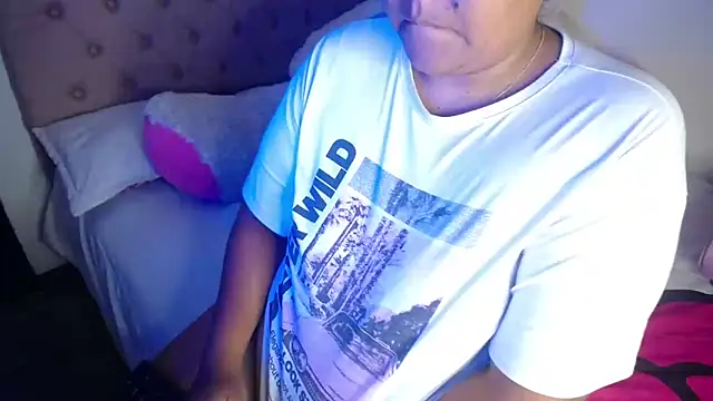 KittyHot20 online show from 04/15/26, 09:15