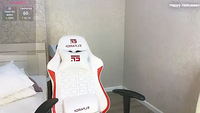 Snapshot of Diana_Moon_ chatting on 11/02/25, 01:19 Diana Moon online show from 11/02/25, 01:19