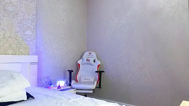 Snapshot of Diana_Moon_ chatting on 12/05/25, 10:35 Diana Moon online show from 12/05/25, 10:35