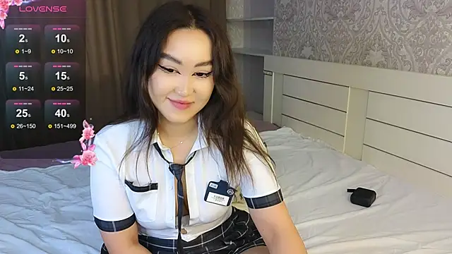 Snapshot of Diana_Moon_ chatting on 05/19/26, 01:56 Diana Moon online show from 05/19/26, 01:56
