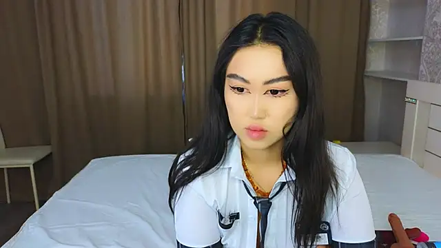 Snapshot of Diana_Moon_ chatting on 06/13/26, 01:47 Diana Moon online show from 06/13/26, 01:47