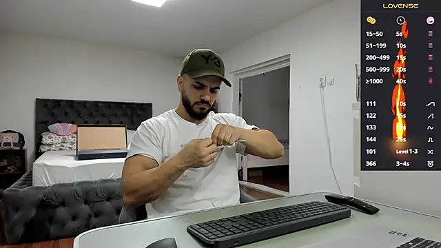 Snapshot of supermanboy94 chatting on 02/02/26, 07:29 supermanboy94 online show from 02/02/26, 07:29