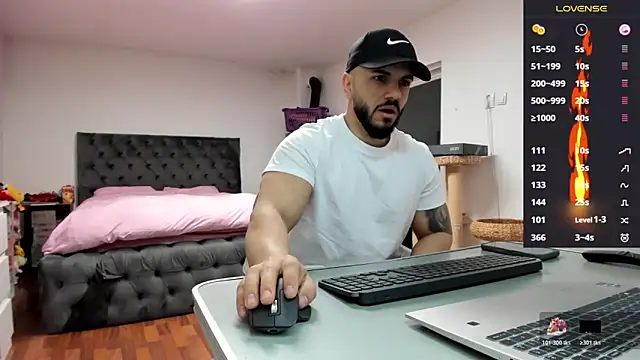 Snapshot of supermanboy94 chatting on 03/02/26, 06:47 supermanboy94 online show from 03/02/26, 06:47