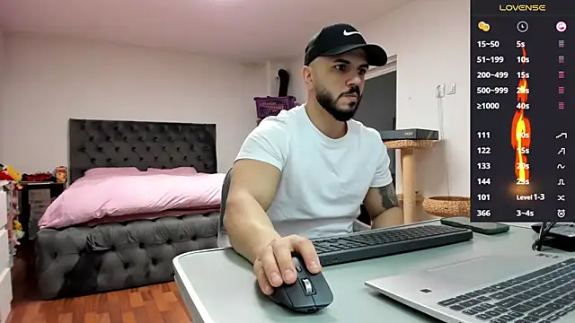 Snapshot of supermanboy94 chatting on 03/02/26, 07:15 supermanboy94 online show from 03/02/26, 07:15