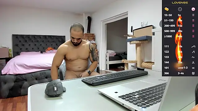 Snapshot of supermanboy94 chatting on 03/05/26, 06:31 supermanboy94 online show from 03/05/26, 06:31