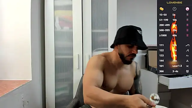 Snapshot of supermanboy94 chatting on 03/13/26, 06:20 supermanboy94 online show from 03/13/26, 06:20