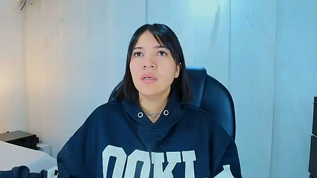 lina bedoya  online show from 11/28/25, 11:35