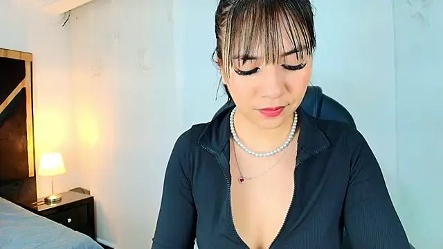 lina bedoya  online show from 05/27/26, 11:51