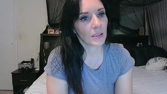 CrystalLakeXO online show from 05/01/26, 04:28