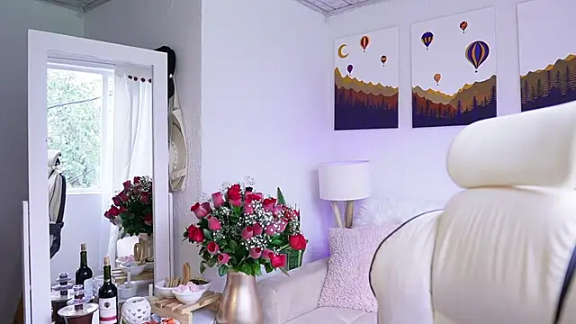 Snapshot of SaraParisi chatting on 02/14/25, 08:59 SaraParisi online show from 02/14/25, 08:59