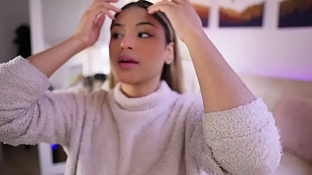 Snapshot of SaraParisi chatting on 02/18/25, 10:47 SaraParisi online show from 02/18/25, 10:47