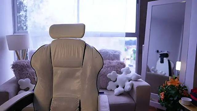 Snapshot of SaraParisi chatting on 03/13/25, 10:32 SaraParisi online show from 03/13/25, 10:32