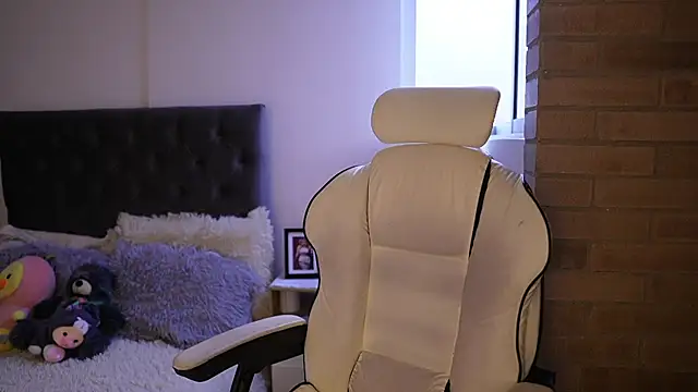 Snapshot of SaraParisi chatting on 03/16/25, 10:53 SaraParisi online show from 03/16/25, 10:53