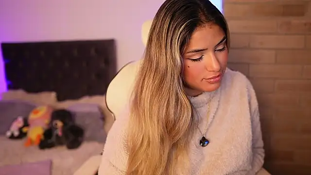 Snapshot of SaraParisi chatting on 03/17/25, 11:11 SaraParisi online show from 03/17/25, 11:11