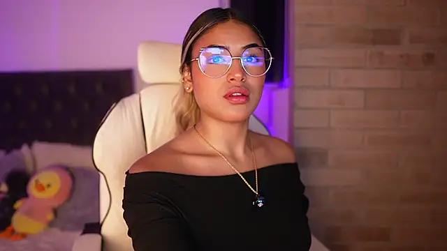 Snapshot of SaraParisi chatting on 03/20/25, 03:02 SaraParisi online show from 03/20/25, 03:02