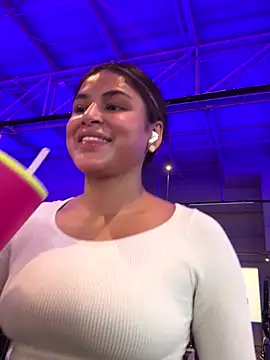 Snapshot of SaraParisi chatting on 09/08/25, 04:50 SaraParisi online show from 09/08/25, 04:50