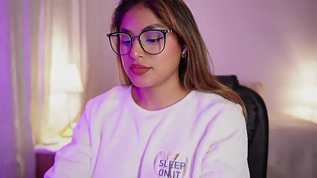 Snapshot of SaraParisi chatting on 09/30/25, 11:21 SaraParisi online show from 09/30/25, 11:21