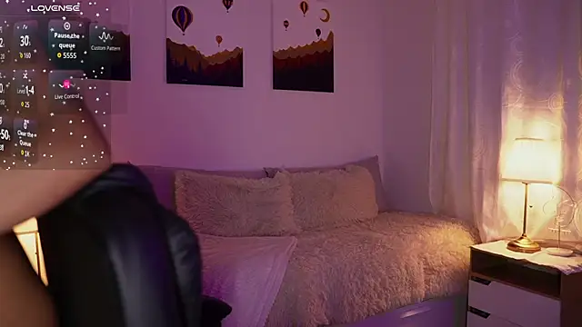 Snapshot of SaraParisi chatting on 10/10/25, 10:53 SaraParisi online show from 10/10/25, 10:53