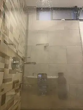 Snapshot of SaraParisi chatting on 11/01/25, 10:56 SaraParisi online show from 11/01/25, 10:56