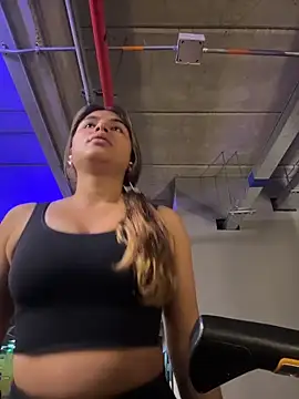 Snapshot of SaraParisi chatting on 11/13/25, 05:01 SaraParisi online show from 11/13/25, 05:01