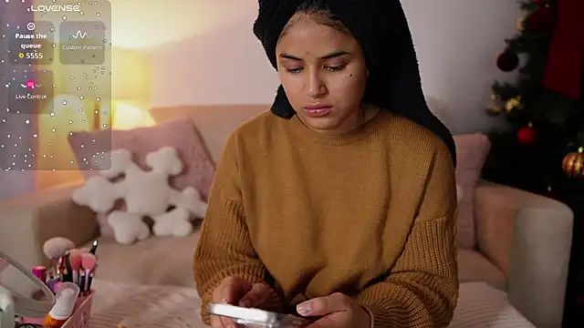 Snapshot of SaraParisi chatting on 11/27/25, 10:45 SaraParisi online show from 11/27/25, 10:45