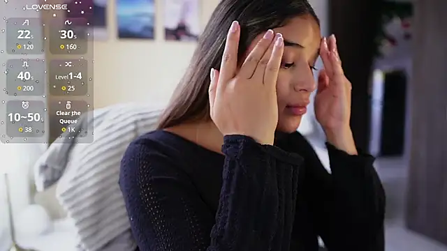 Snapshot of SaraParisi chatting on 12/19/25, 10:28 SaraParisi online show from 12/19/25, 10:28