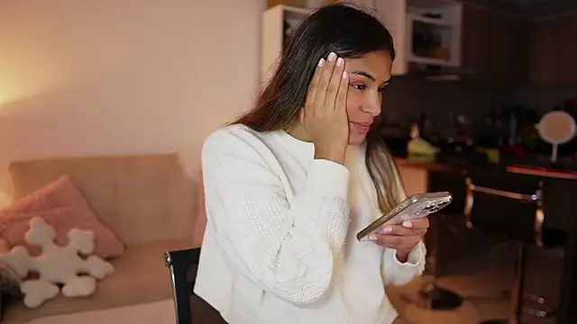 Snapshot of SaraParisi chatting on 02/14/26, 12:51 SaraParisi online show from 02/14/26, 12:51