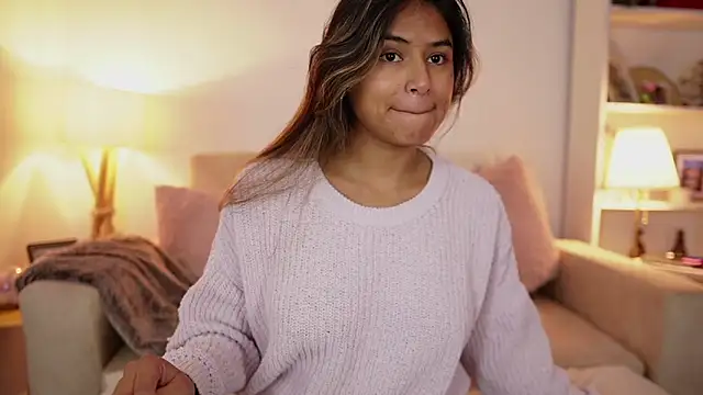 Snapshot of SaraParisi chatting on 02/21/26, 12:22 SaraParisi online show from 02/21/26, 12:22