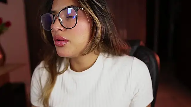 Snapshot of SaraParisi chatting on 03/09/26, 11:53 SaraParisi online show from 03/09/26, 11:53