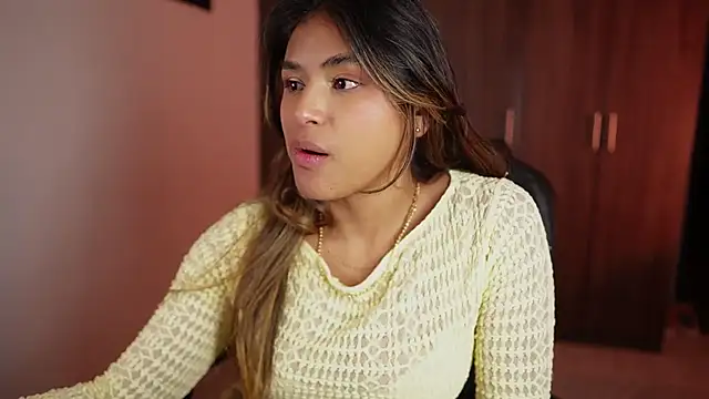 Snapshot of SaraParisi chatting on 03/12/26, 12:50 SaraParisi online show from 03/12/26, 12:50