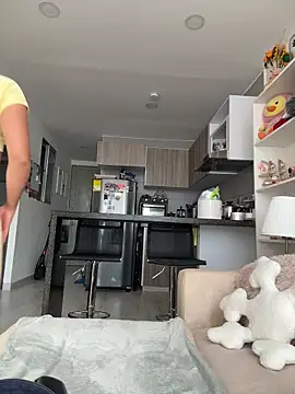 Snapshot of SaraParisi chatting on 03/12/26, 06:14 SaraParisi online show from 03/12/26, 06:14