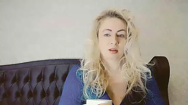 Snapshot of Olesya chatting on 01/09/26, 04:15 Olesya online show from 01/09/26, 04:15