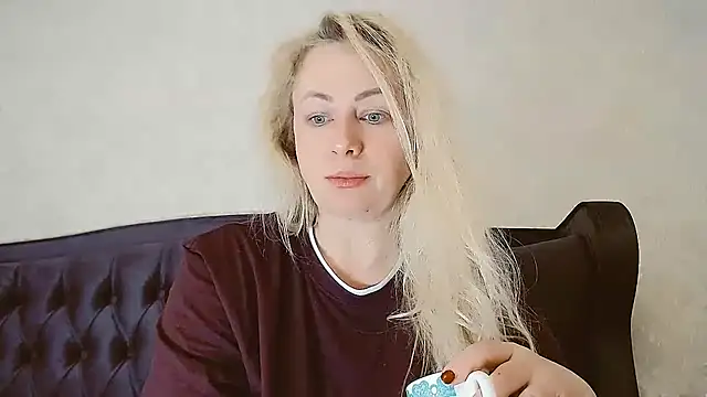 Snapshot of Olesya chatting on 01/11/26, 01:27 Olesya online show from 01/11/26, 01:27