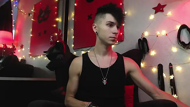 Joseph  Quinn online show from 12/27/24, 12:45