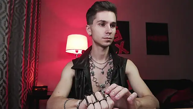 Joseph  Quinn online show from 10/29/25, 02:19